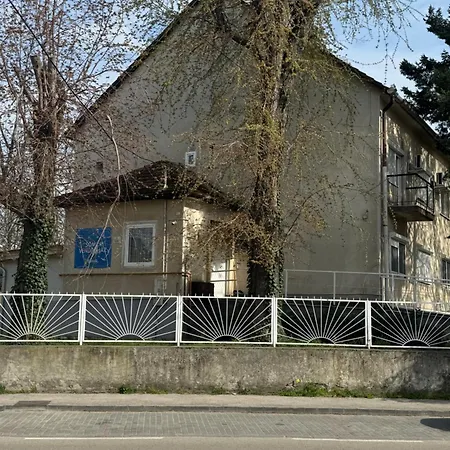 بيت ضيافة Csoemoeri Vendeghaz Csomor