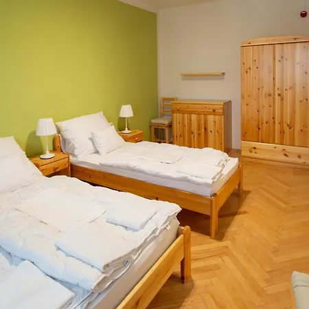 بيت ضيافة Csoemoeri Vendeghaz *