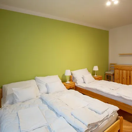 Csoemoeri Vendeghaz بيت ضيافة *